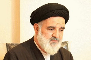 آیت الله خسروشاهی:درب حوزه علمیه برای خدمت و رفع مشکلات مردم باز باشد